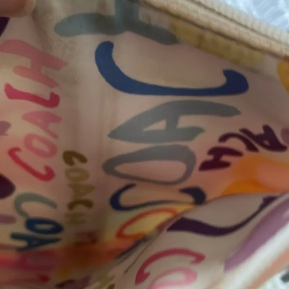 Coach Crossbody & Wristlet Just Needs Cleaning .No tears, holes - Picture 7 of 9